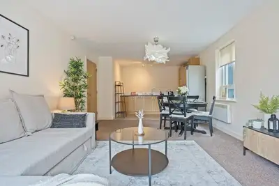 Image de Relocation | Coventry | Early Booking Discount