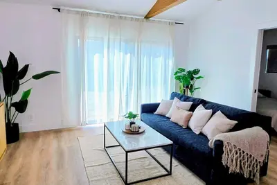 Image de Tranquil 1 bedroom cottage - minutes from the Beach