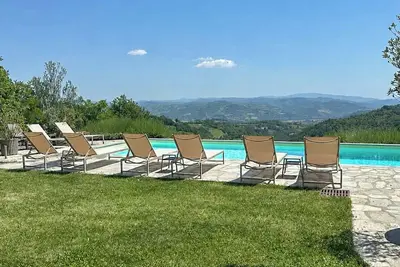 Image de Maison avec vue sur les vignobles du Piémont