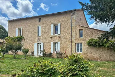 Image de Gorgeous 5-bedroom country house in charming Pujols awaits you