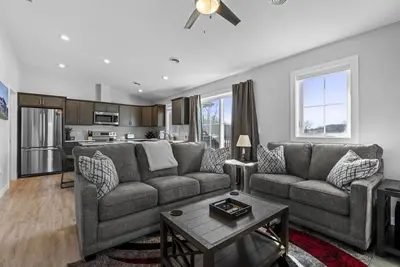 Image de Apex One – Steps from Road America Racetrack