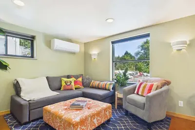 Image de #StayinMyDistrict Ne Boise Foothills Apartment