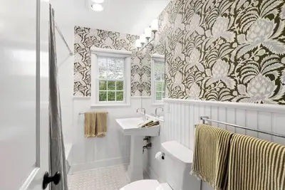 Image de Chic Southampton Getaway with heated Pool, minutes to Beach, & Village
