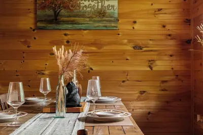 Image de Peaceful 4-bedroom cabin with Ac in charming Cosby