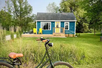 Image de Saltbox by the Bay | Sunset Views, Bikes & Vetta Nordic Spa