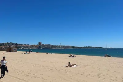 Image de Duplex lumineux de 75m2 à 1mn à pied de la plage
