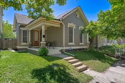 Image de Junction On James! Historical home with the comfort of modern amenities.