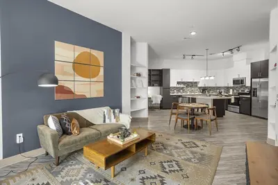 Image de Modern 2br CozySuites Town Lake Waterfront! 04