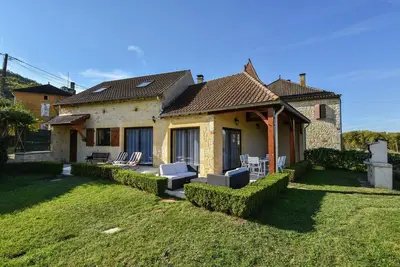 Image de Maison de vacances à Montcléra avec barbecue