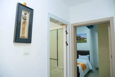 Image de Appartement confortable de 2 chambres avec salle de bains privative à Nairobi, près de l'aéroport et de la gare Sgr