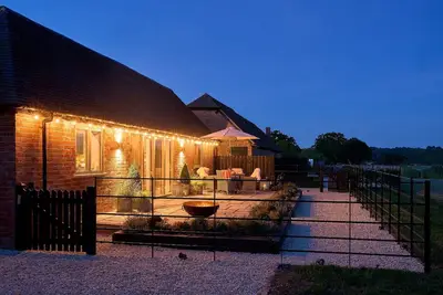 Image de Luxury Rural Hot Tub Escape for 2 | Cotswolds
