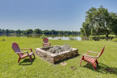 Image de Rural Lakefront Home - 17 Mi to Dtwn Livingston