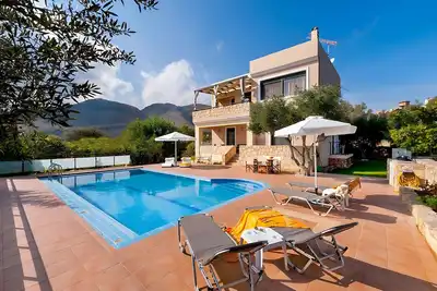 Image de Villa «Renata» avec piscine privée, vue montagne, Wi-Fi et climatisation