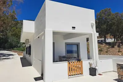 Image de Vromolithos View House: Your Stylish Getaway in Leros