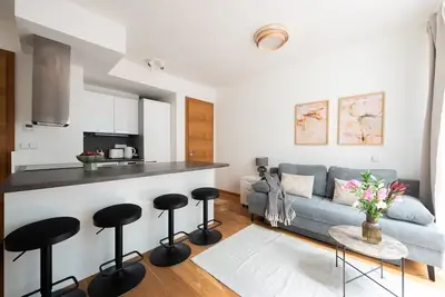 Image de Peaceful Terraced Apartment with Free Garage Parking by EasyBNB Premium