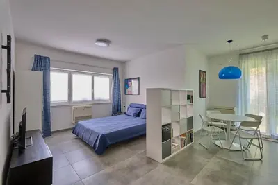 Image de The Yellow Roses: Family Room