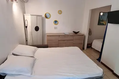 Image de Le Paille en Queue : Studio vue mer et piscine au sel, jardin arboré au calme