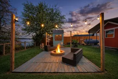 Image de Summer Breezie Lakeside | Heated Cocktail Pool, Hot Tub & Douglas Lake Views