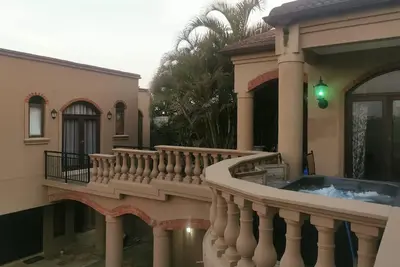 Image de Tuscan- house in delightful Sheffield Beach Ballito