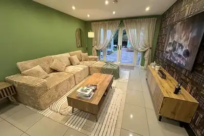 Image de Stylish 2 Bed Flat | Parking | Sutton Coldfield