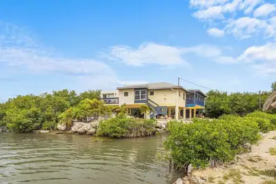 Image de The Peninsular House – Private Waterfront Paradise