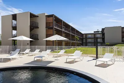 Image de Appartement « Les Rivages du Gardon » avec piscine partagée, Wi-Fi et climatisation
