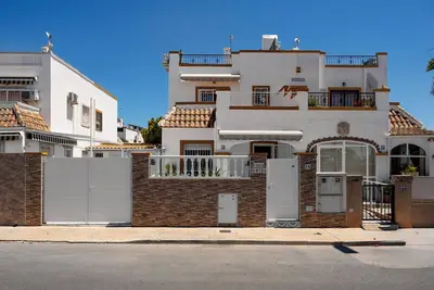 Image de Sunny house with 3 bedrooms, pool and roof terrace