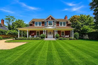 Image de Southampton Shores Luxury w/ Private Beach + Tennis Courts [Family Friendly]