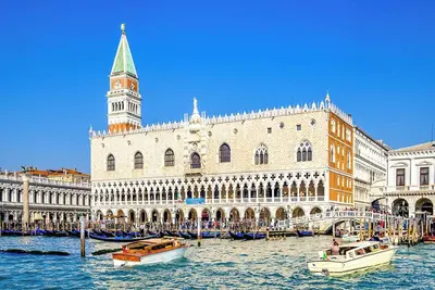 Image de Elegant Venetian Penthouse with Panoramic Rooftop Terrace in San Marco