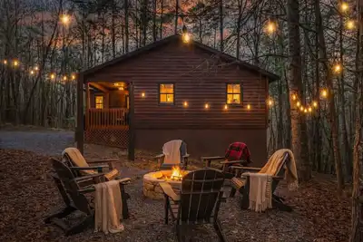 Image de Cozy Pet-Friendly Cabin w/ Firepit | Blue Ridge