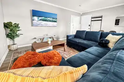 Image de Spacious Apartment w/Game Table for 7 near City + Airport