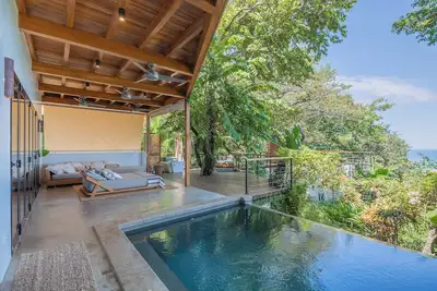 Image de Regenerative & Wellness Villa with Ocean Views 7 mins from Guiones Surf