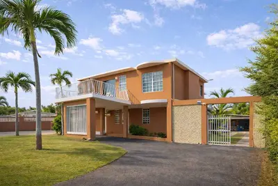 Image de 9br Home in Dorado Pr | Near Beach & Groups