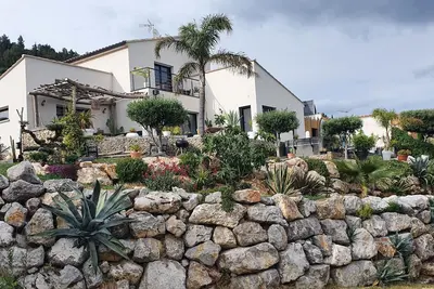 Image de Maison Calvisson entre Nîmes et Montpellier