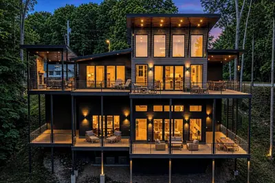 Image de Luxury Lake Retreat, ! ! New! ! 6 Bedroom Home Built in 2025!