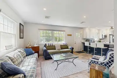 Image de Massasoit Hills House, Close to Beach with Ac, Yard & Deck