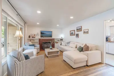 Image de 6 Bed Home w Hot Tub, Grill, Foosball & Cornhole