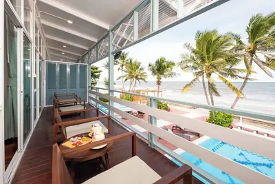 Image de Wander at Bayside 19 | Upstairs Romantic Sea-View King (sleeps 2-4)