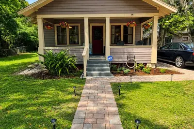 Image de Magnolia Cottage Historic 1923 home in Downtown DeLand & close to Stetson