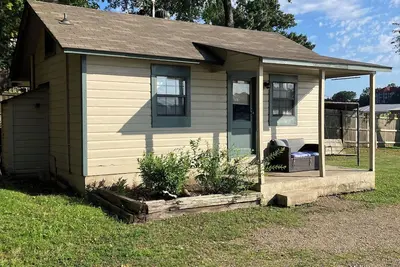 Image de Cozy 1-bedroom cabin on Lake Hamilton in front of a private beach