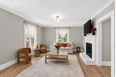 Image de Newly Renovated Furnished Home | Ideal for Corporate & Insurance Housing