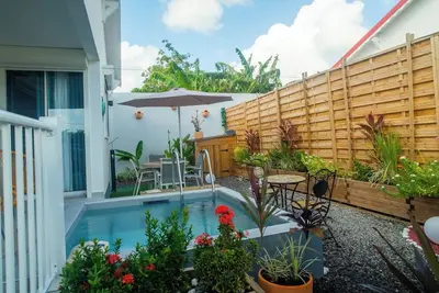 Image de Villa avec piscine privée • Grand-Bourg • proche plage