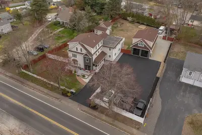 Image de 1st floor apt. Now available. Salisbury Ma close to Beach. 3 bedroom with Ac &porch