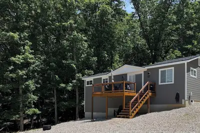 Image de Relax and unwind in this newly renovated Lake of the Ozarks cottage