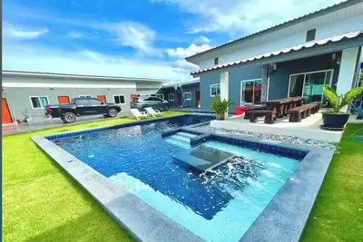 Image de Villa de 12 chambres avec piscine près du lac Mabprachan à Pattaya