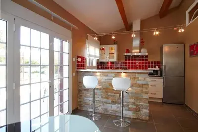 Image de Studio dans villa avec piscine