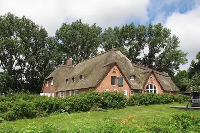 Image de Historic Haubarg close to the North Sea near St. Peter-Ording for 7 people
