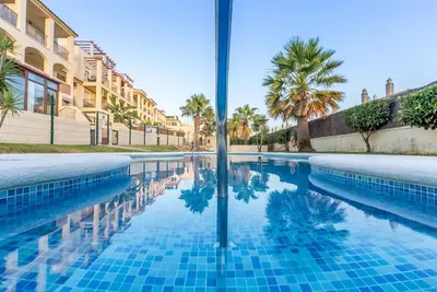 Image de Appartement « Avec Terrasse » avec Piscine Commune, Wi-Fi et Climatisation