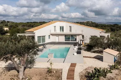Image de Maison de vacances privée avec piscine privée, climatisation, Wifi, Tv, patio, vue panoramique