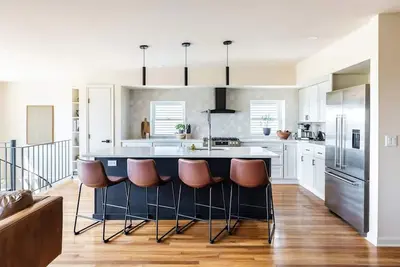 Image de Boutique Newly Renovated Red Brick Firehouse w/ City Views 3br/3b Sleeps up to 8